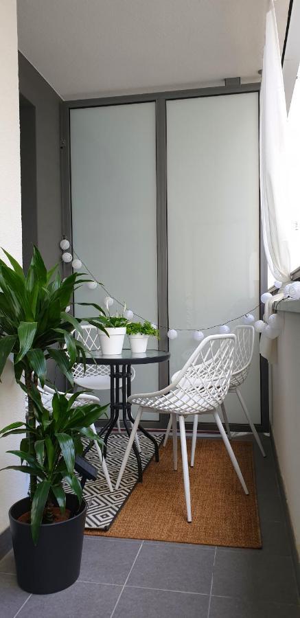 바르샤바 Bit Eccentric With The Balcony 아파트 외부 사진